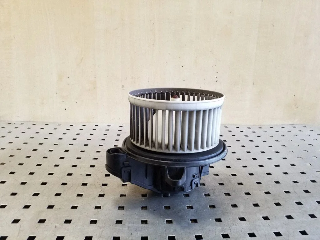 Heater fan/blower BK2T18456BA