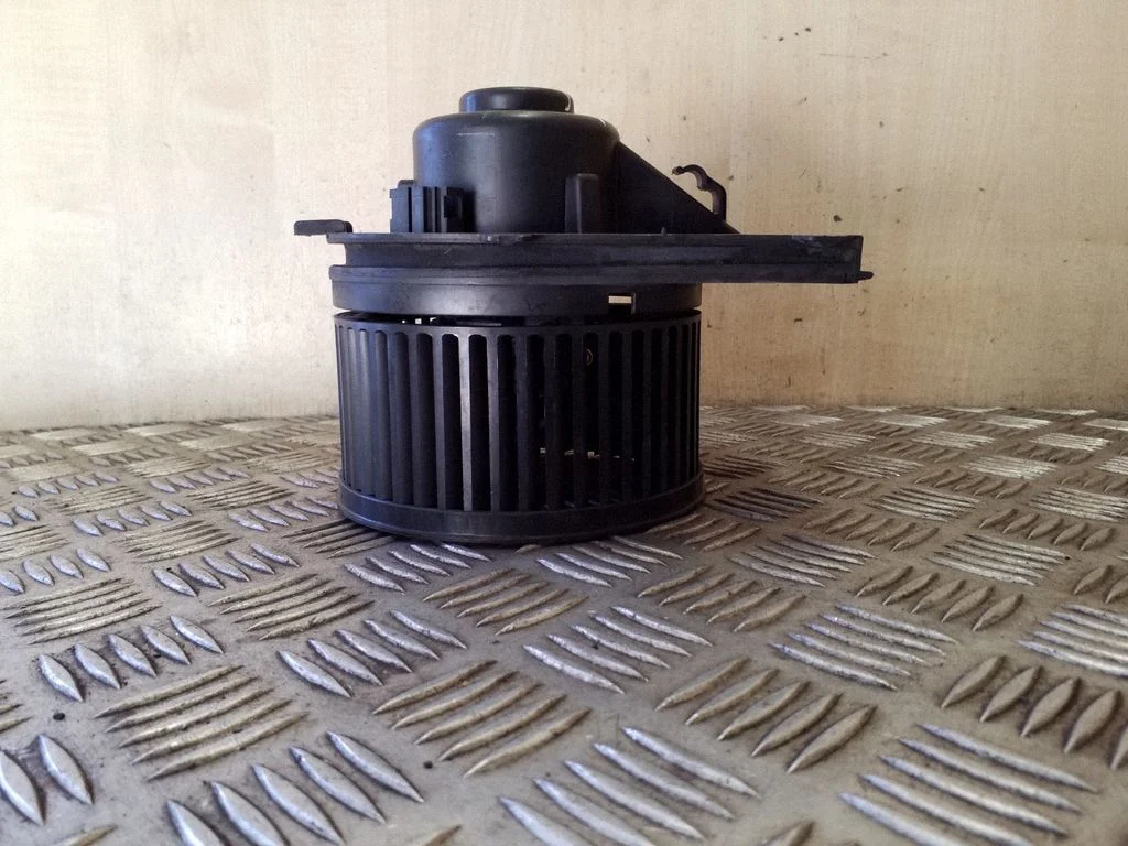 Salongipuhur F657877G