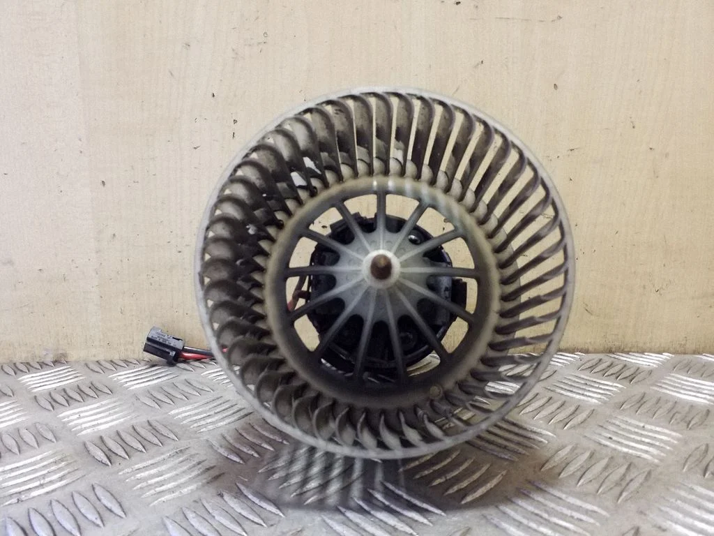 Heater fan/blower R8705