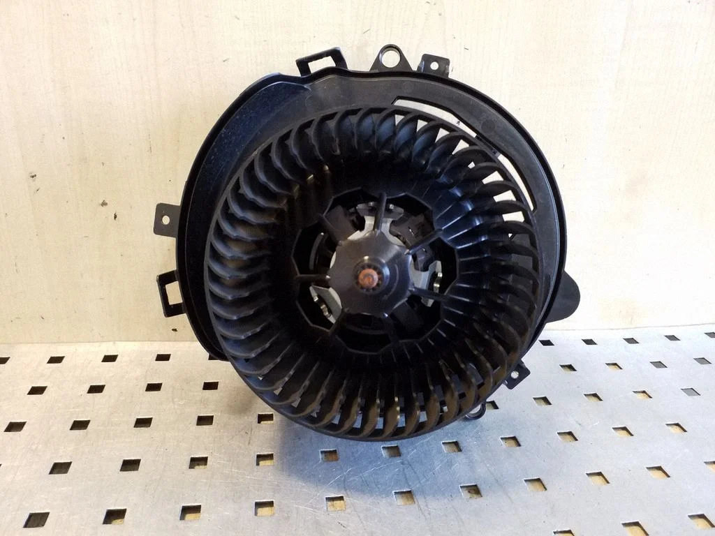 Heater fan/blower 3Q2819021A
