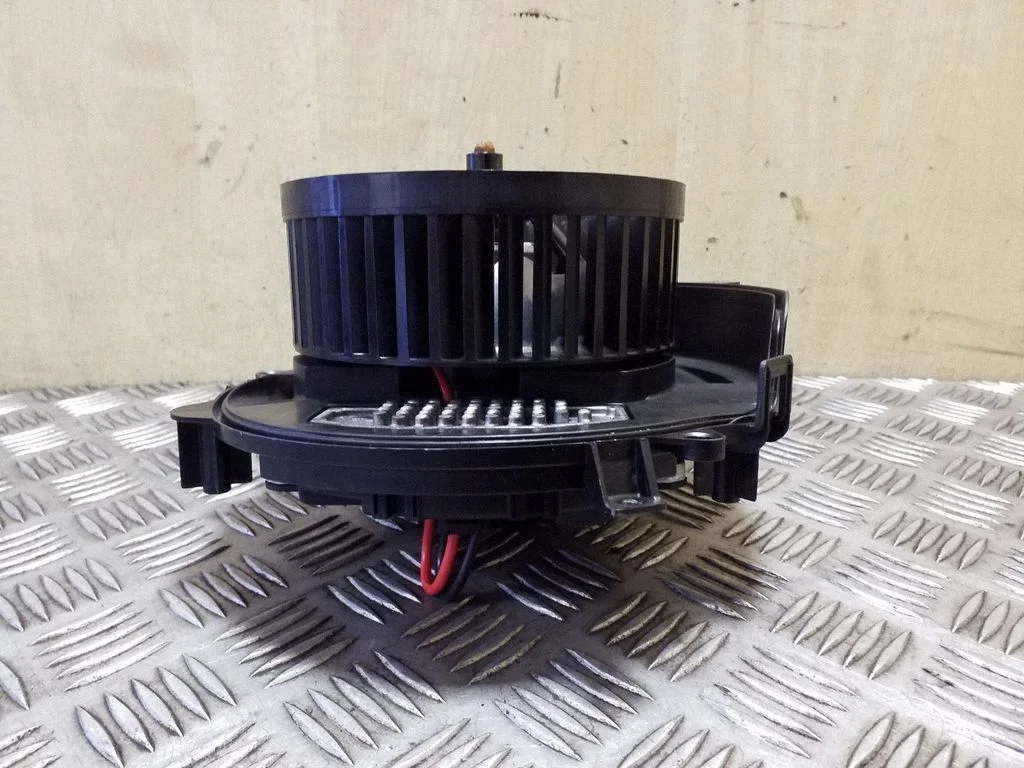Heater fan/blower 3Q2819021A