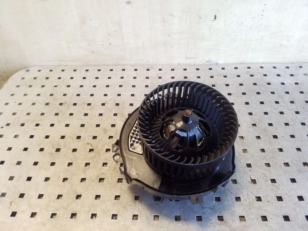 Heater fan/blower 3Q2819021A