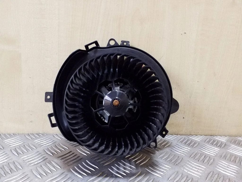 Heater fan/blower 3Q2819021A
