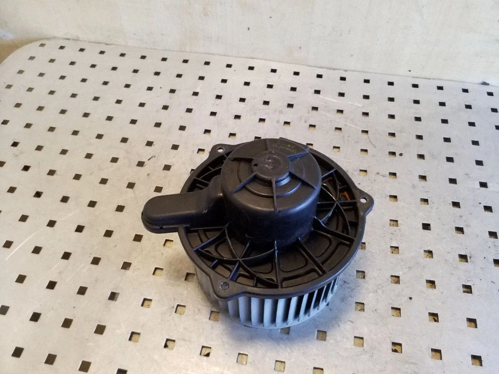 Heater fan/blower F00S33F011