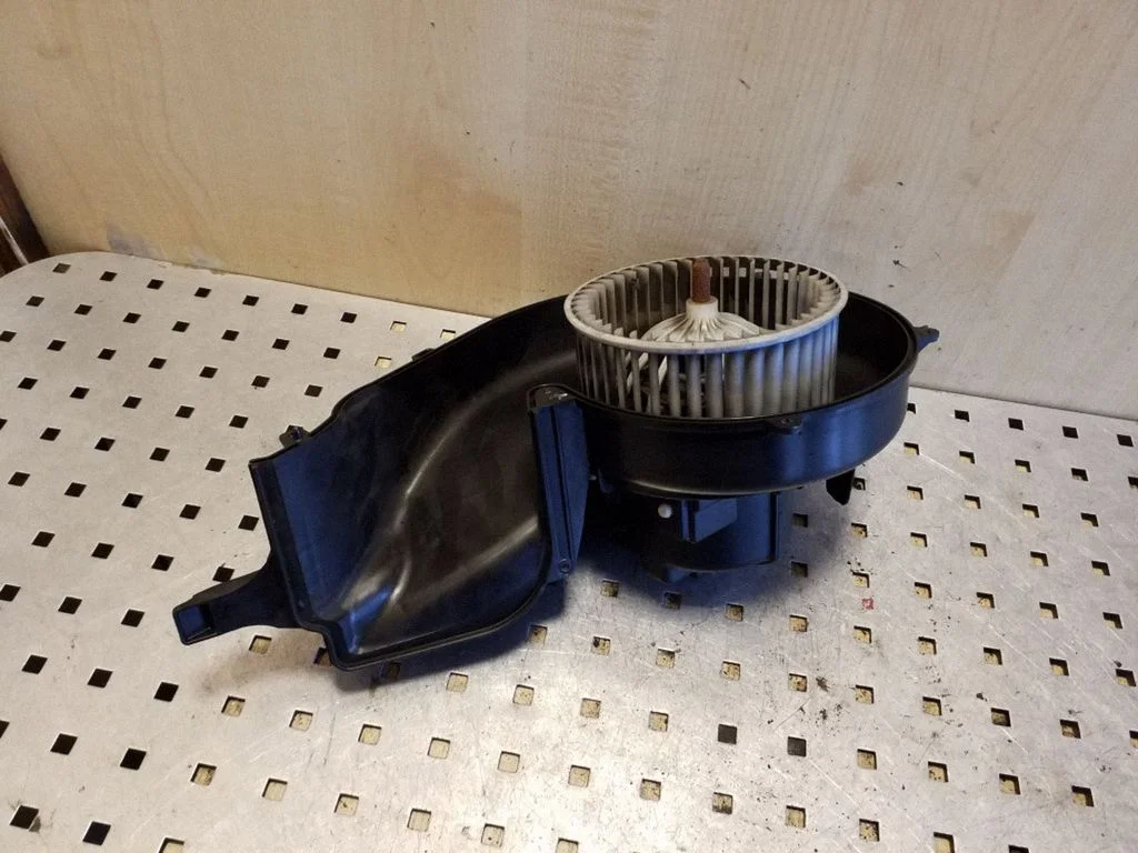 Heater fan/blower 6G9N18D413AA