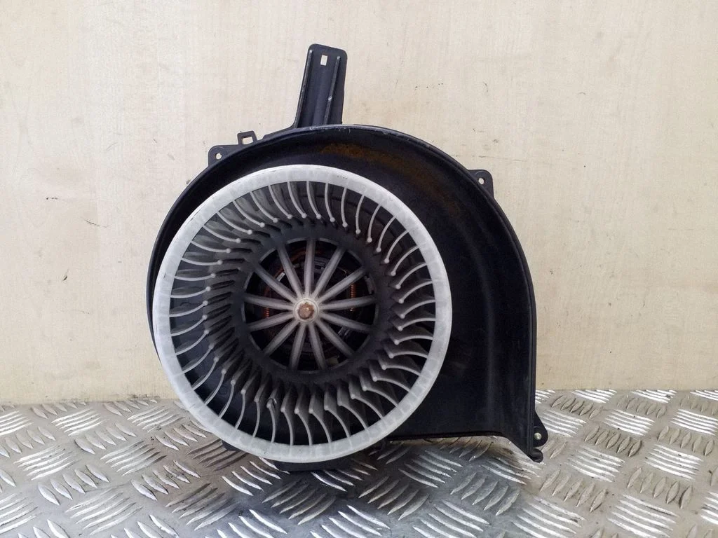 Krāsniņas ventilators/pūtējs 6Q2819015G