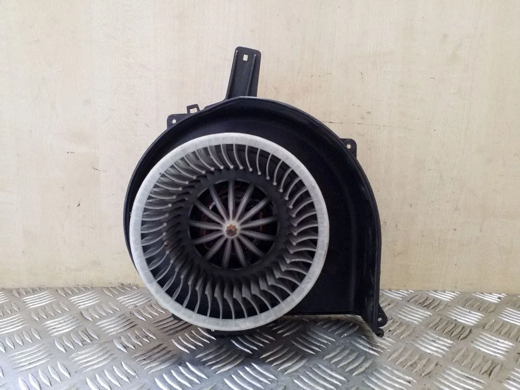 Krāsniņas ventilators/pūtējs 6Q2819015G