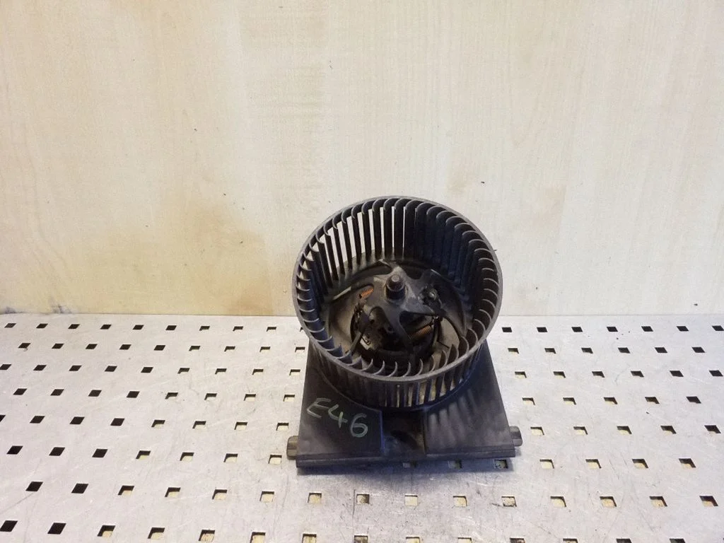 Krāsniņas ventilators/pūtējs 1J2819021C