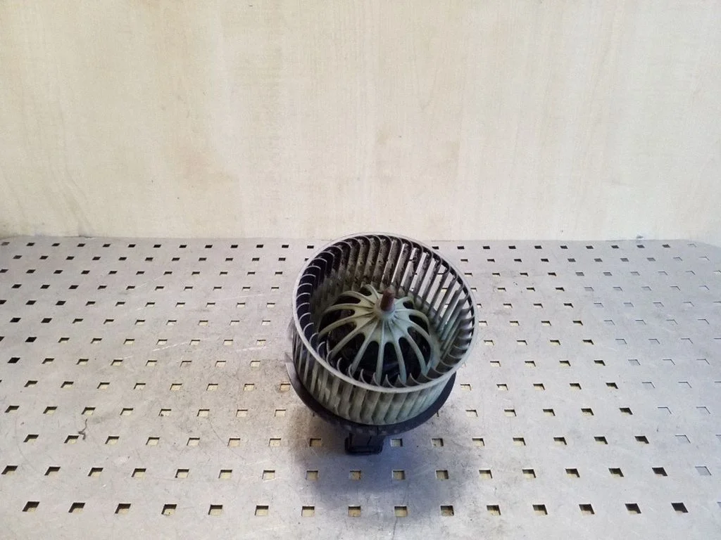 Salongipuhur 6G9N18D413BA – Volvo S80 (2007-2013)