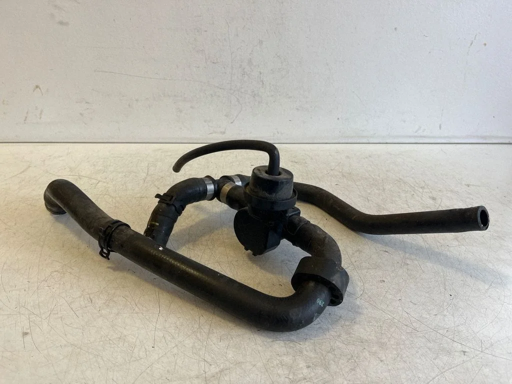 Mootori jahutusvedeliku toru / voolik 7P0122049H