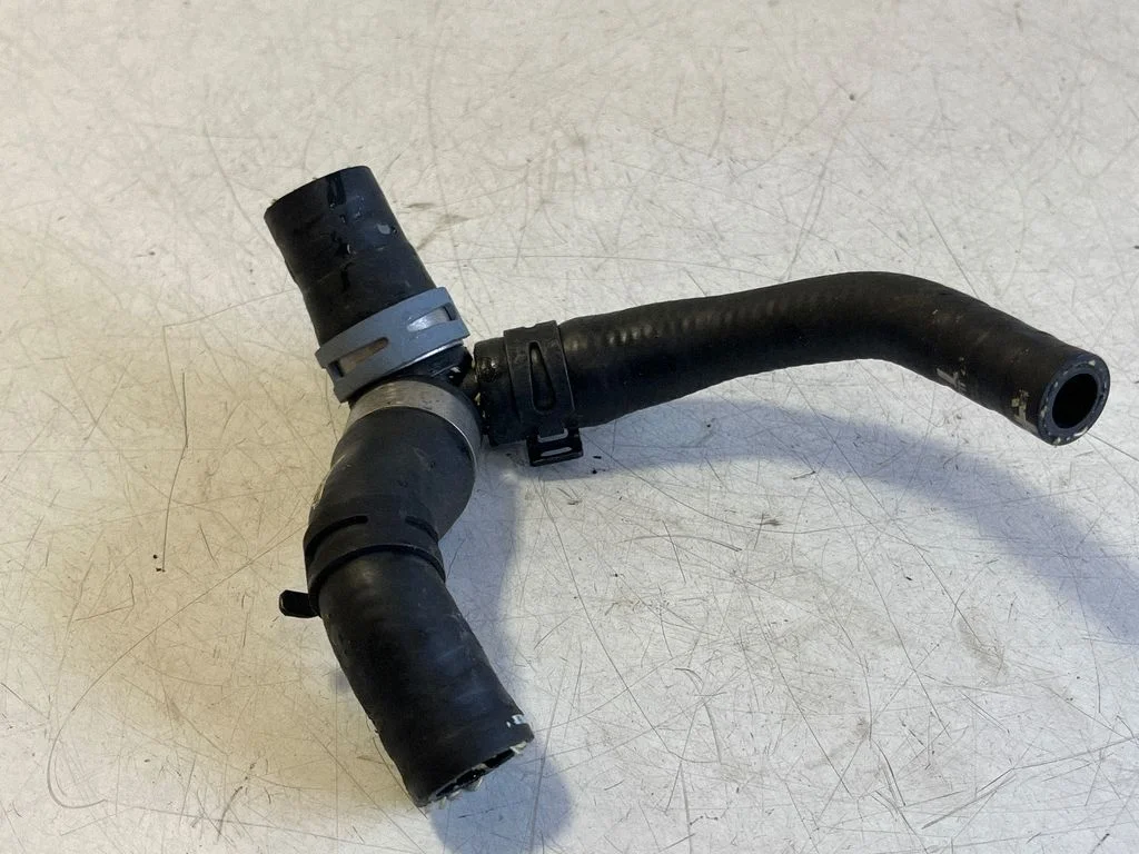 Variklio aušinimo vamzdelis (-ai)/ žarna (-os)
