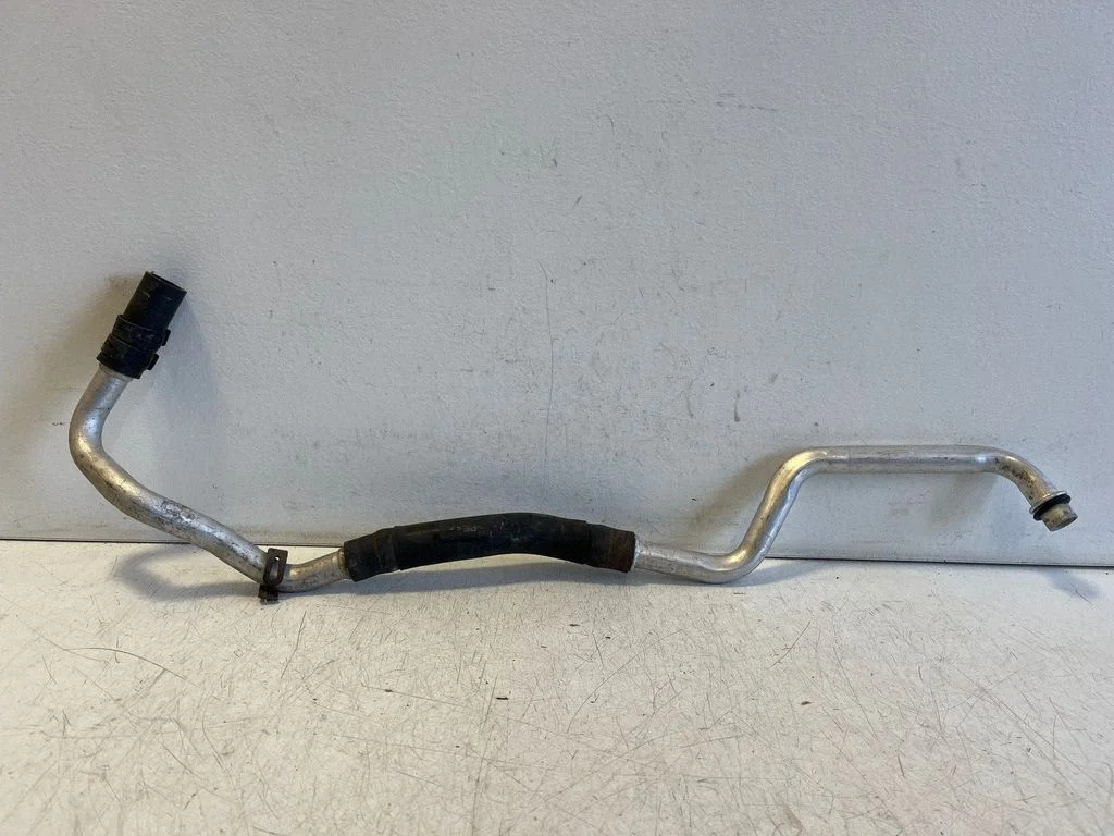 Przewody układu chłodzenia silnika 7L0815985