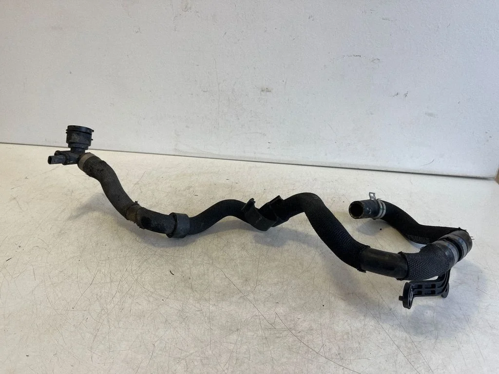 Mootori jahutusvedeliku toru / voolik – Porsche Taycan 9J1 (2019-)