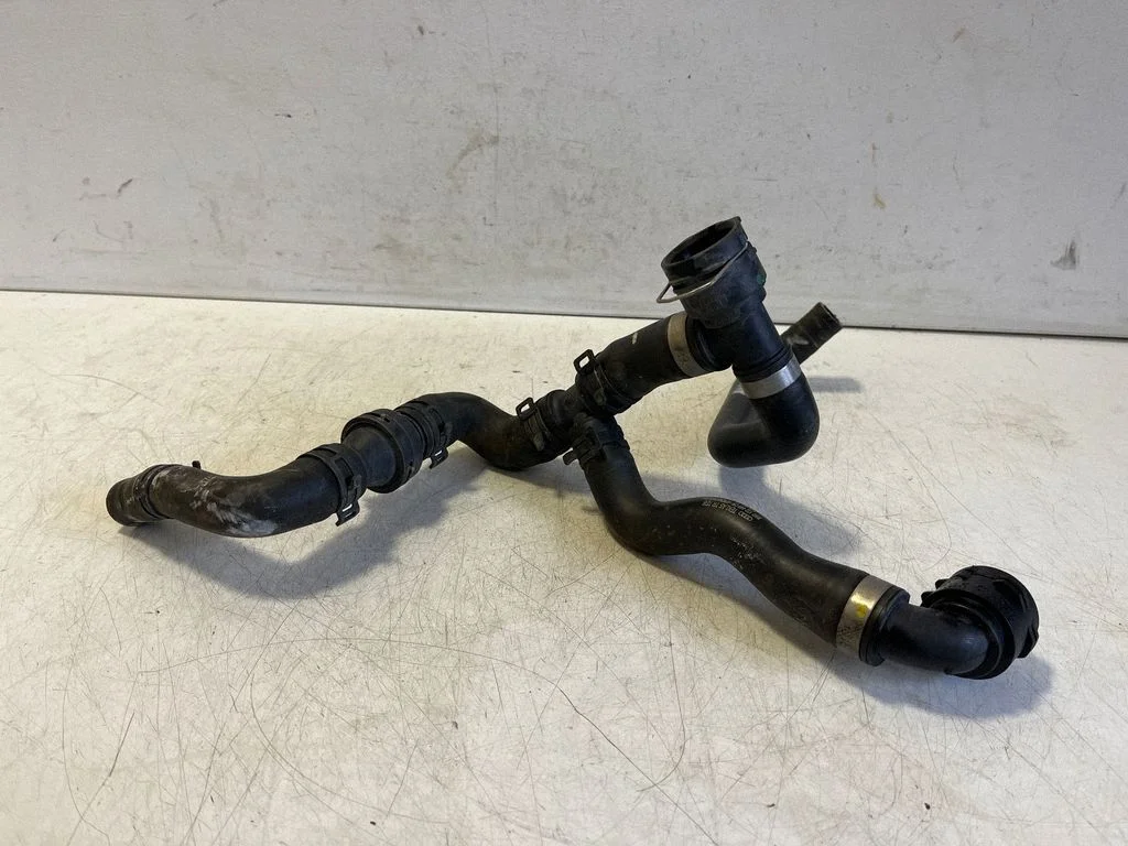 Motora dzesēšanas caurule (-es)/šļūtene (-es) 8W0122449CR