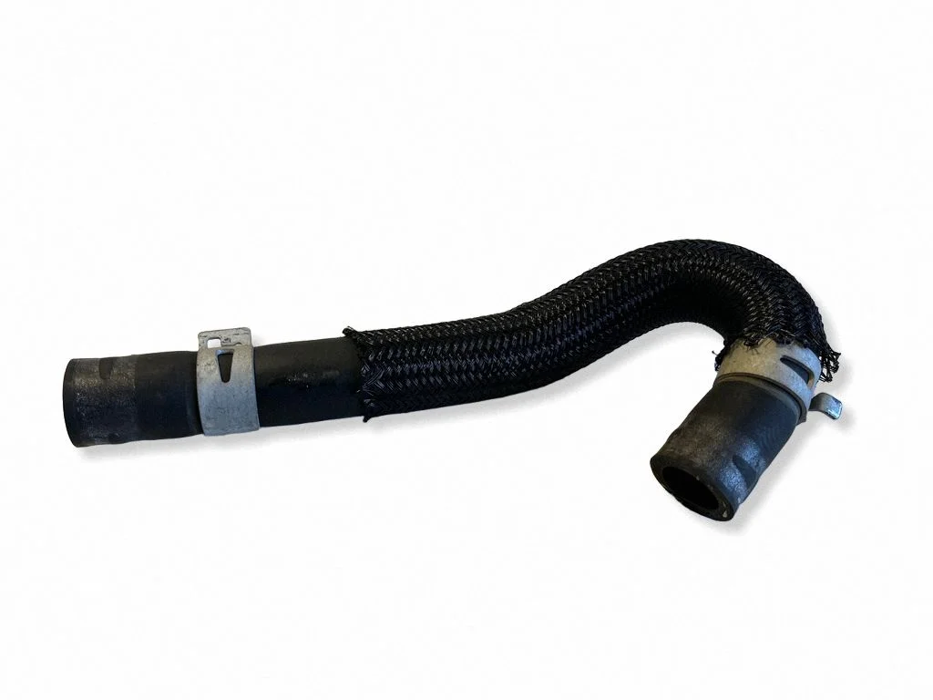Engine coolant pipe/hose