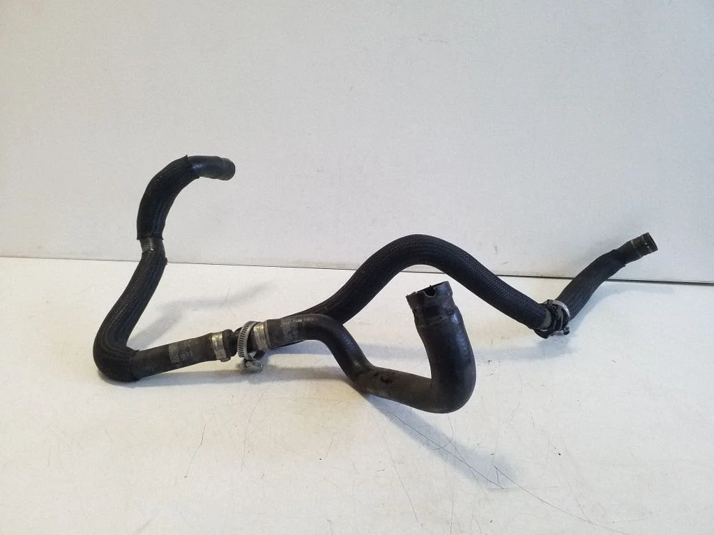 Variklio aušinimo vamzdelis (-ai)/ žarna (-os)