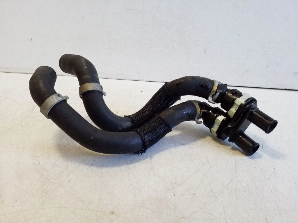 Engine coolant pipe/hose