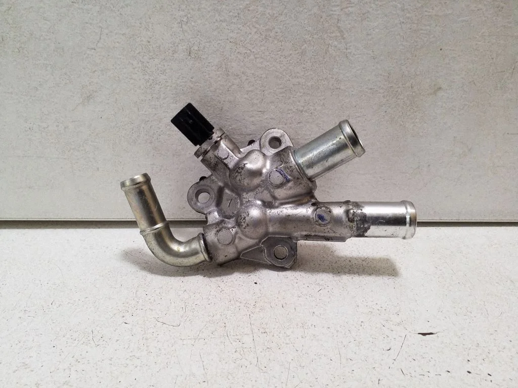 Engine coolant pipe/hose