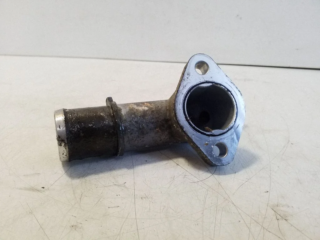 Engine coolant pipe/hose