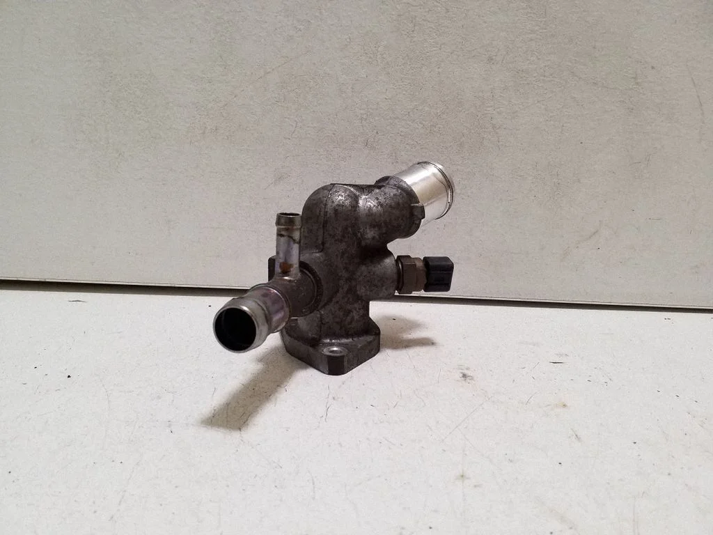 Engine coolant pipe/hose