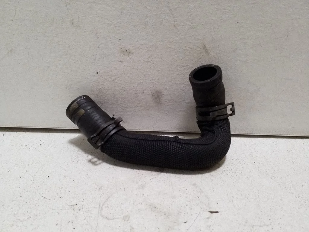Engine coolant pipe/hose
