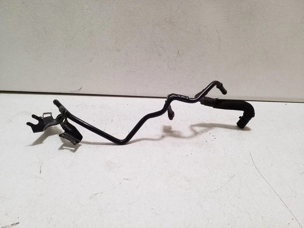 Engine coolant pipe/hose 04L121030