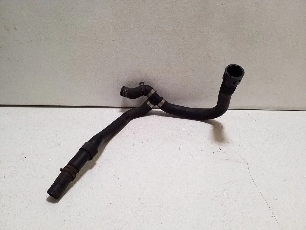 Engine coolant pipe/hose