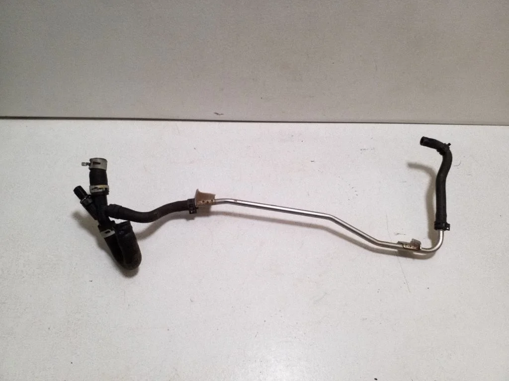 Engine coolant pipe/hose