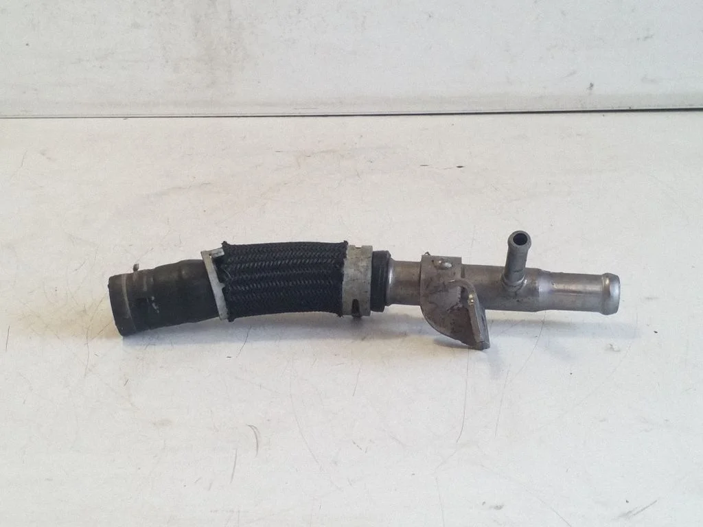 Engine coolant pipe/hose