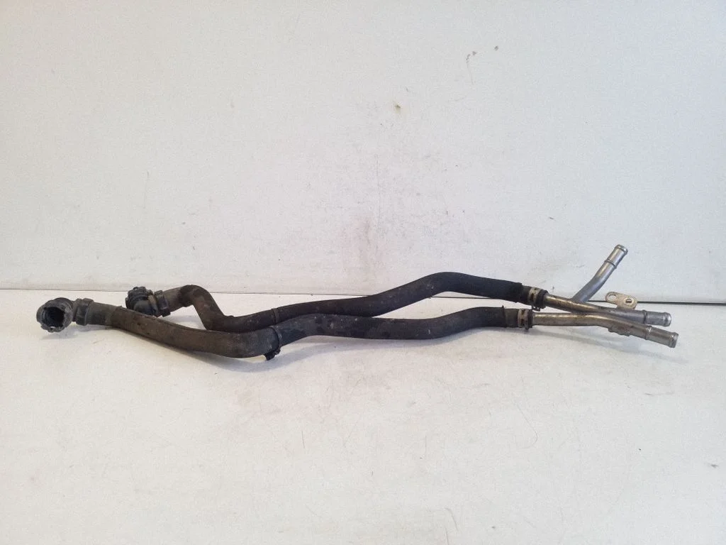 Engine coolant pipe/hose
