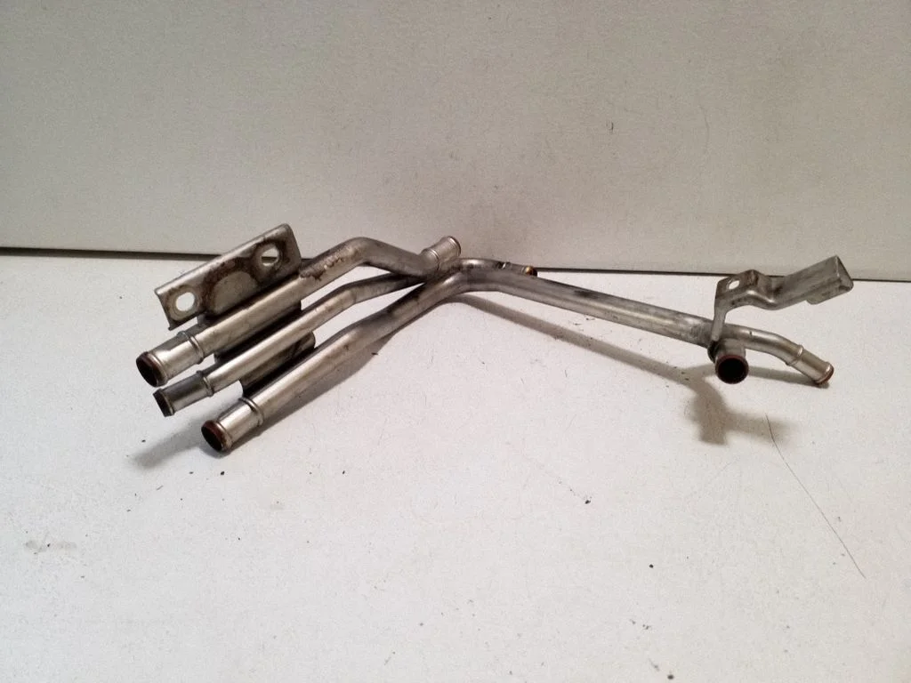 Engine coolant pipe/hose