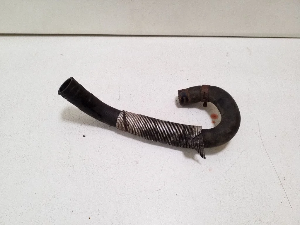 Engine coolant pipe/hose