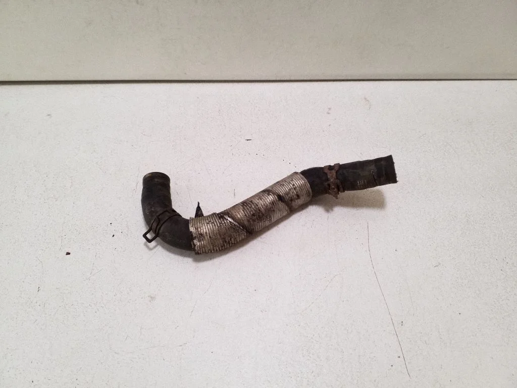 Engine coolant pipe/hose