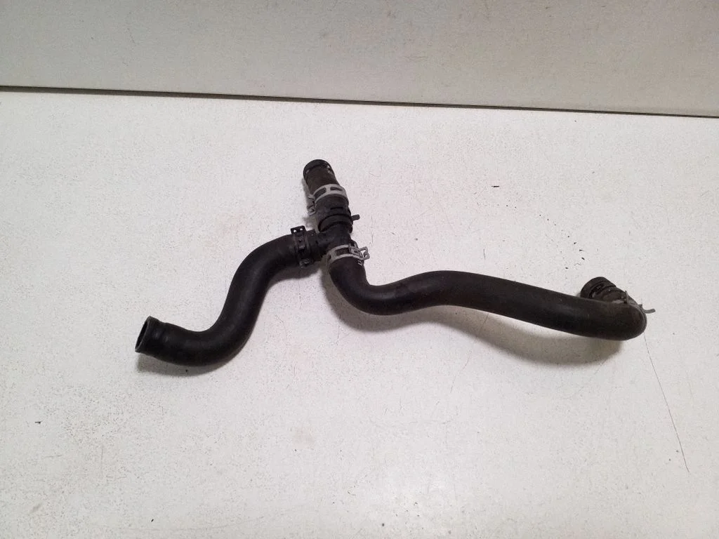 Engine coolant pipe/hose