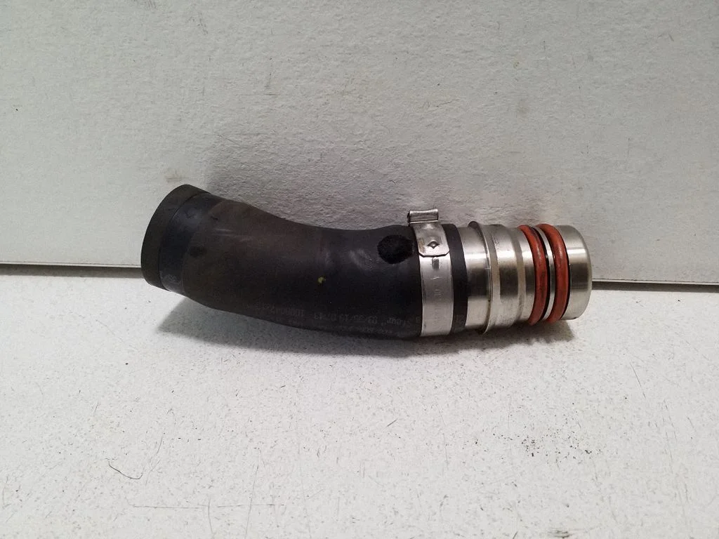 Engine coolant pipe/hose