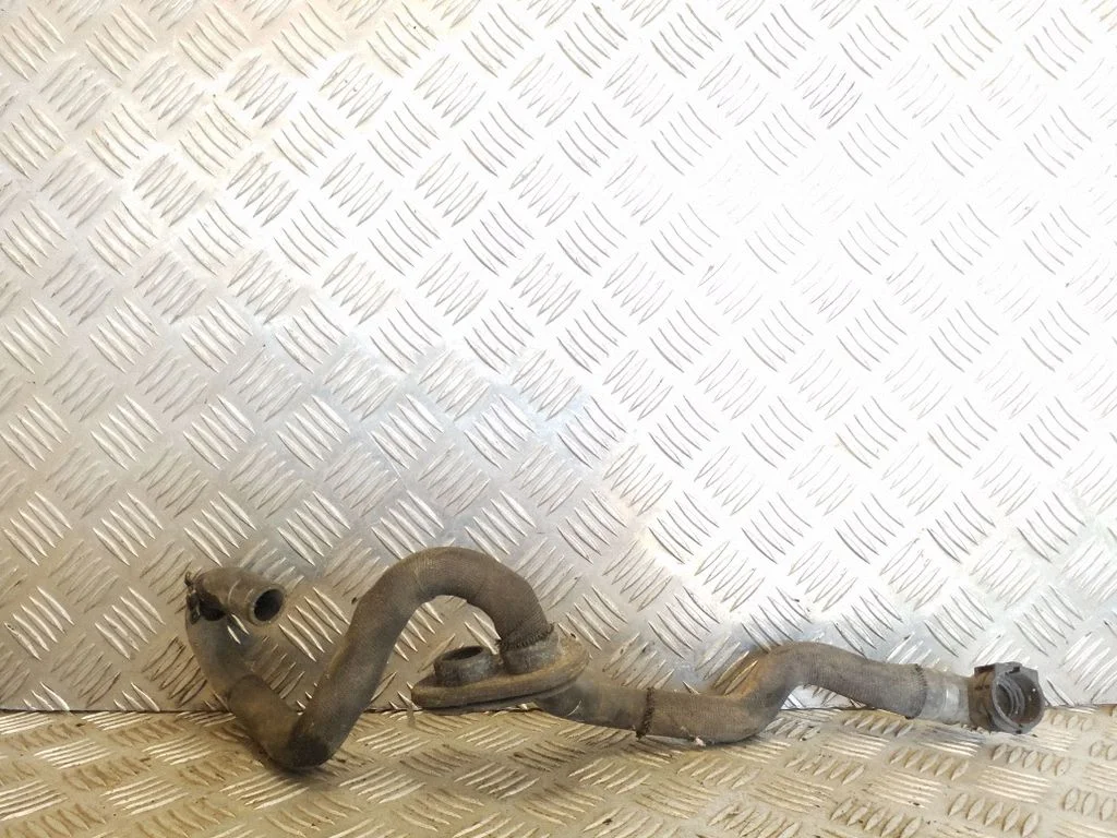 Engine coolant pipe/hose