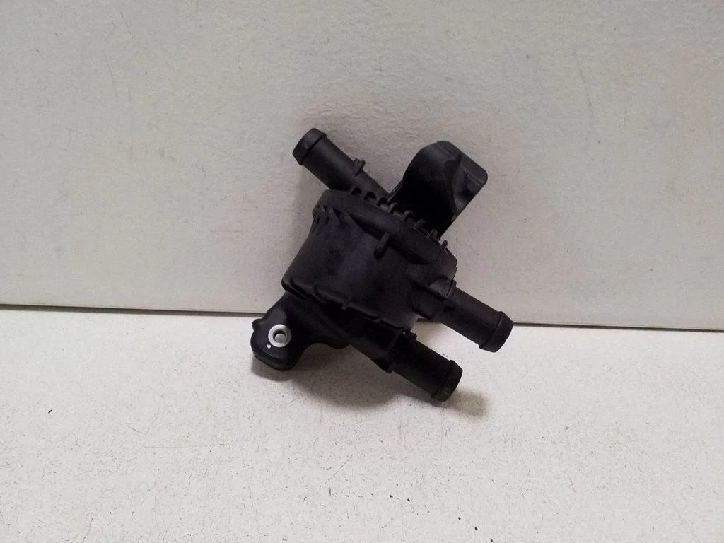 Engine coolant pipe/hose