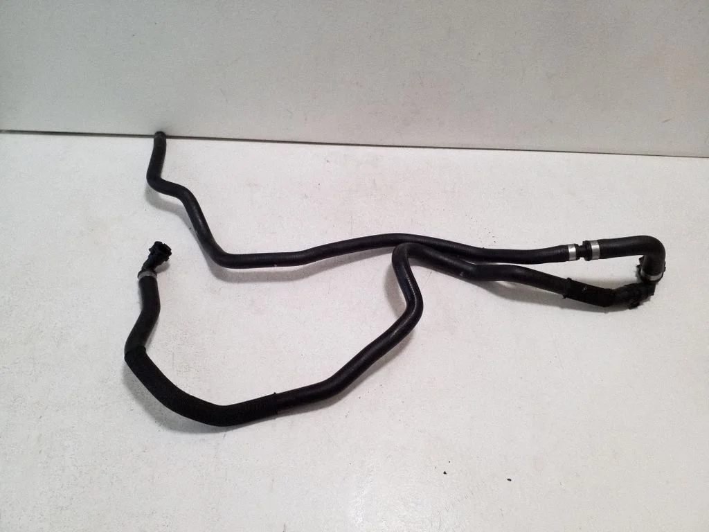 Engine coolant pipe/hose