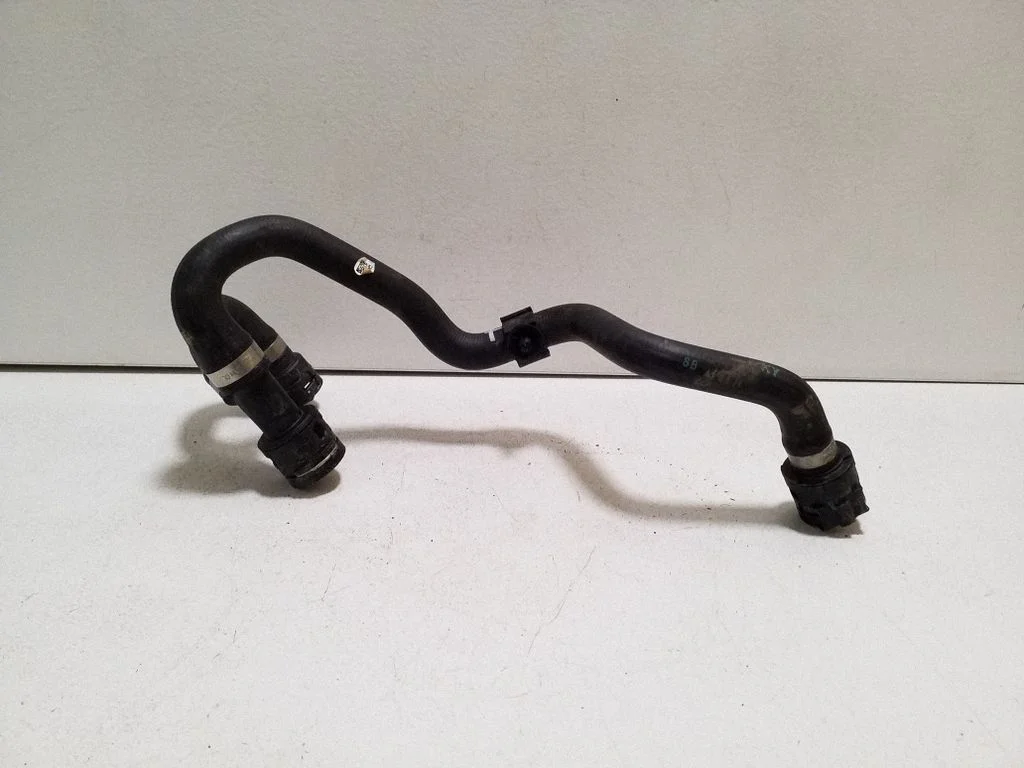 Variklio aušinimo vamzdelis (-ai)/ žarna (-os)