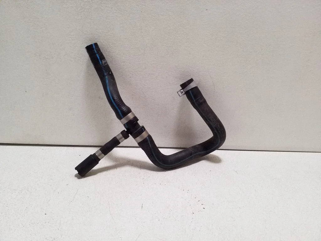 Engine coolant pipe/hose