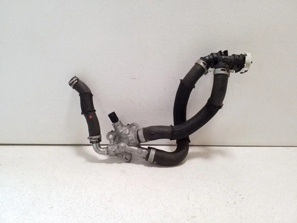 Engine coolant pipe/hose