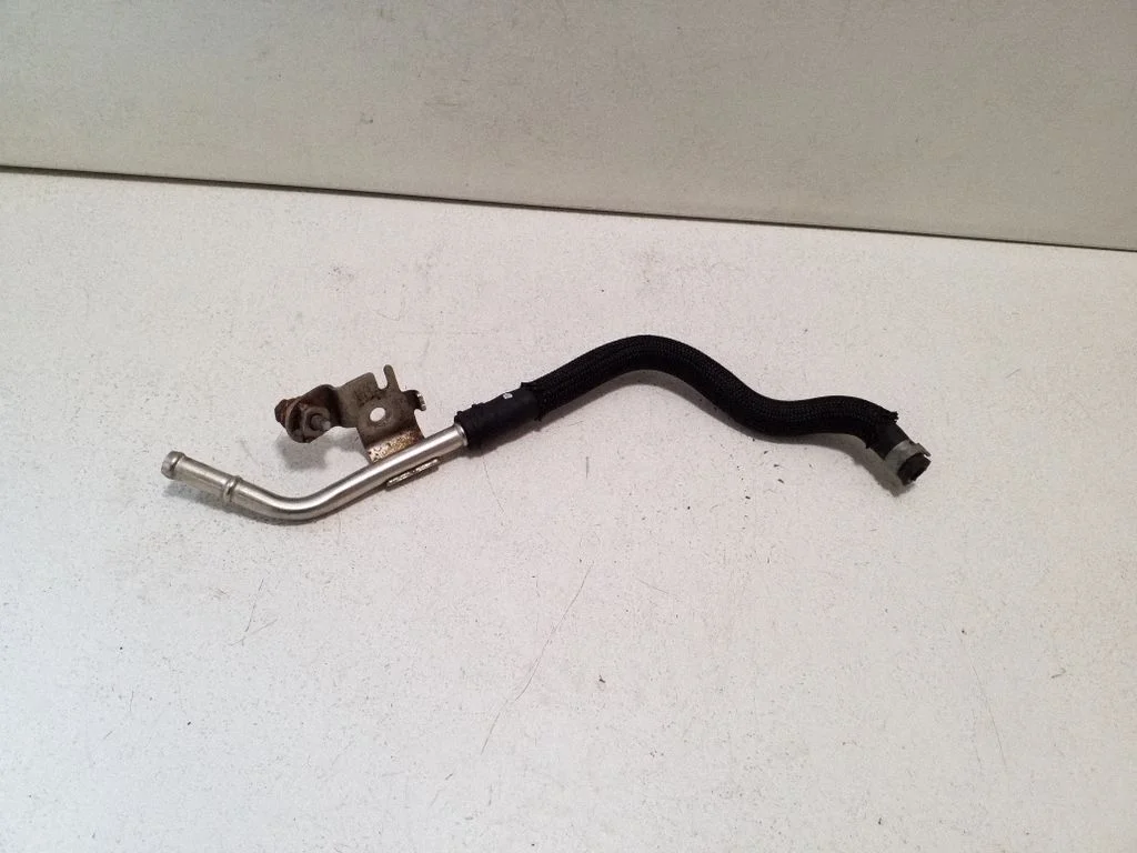 Engine coolant pipe/hose