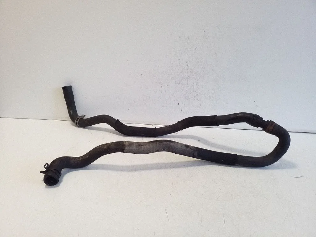 Engine coolant pipe/hose