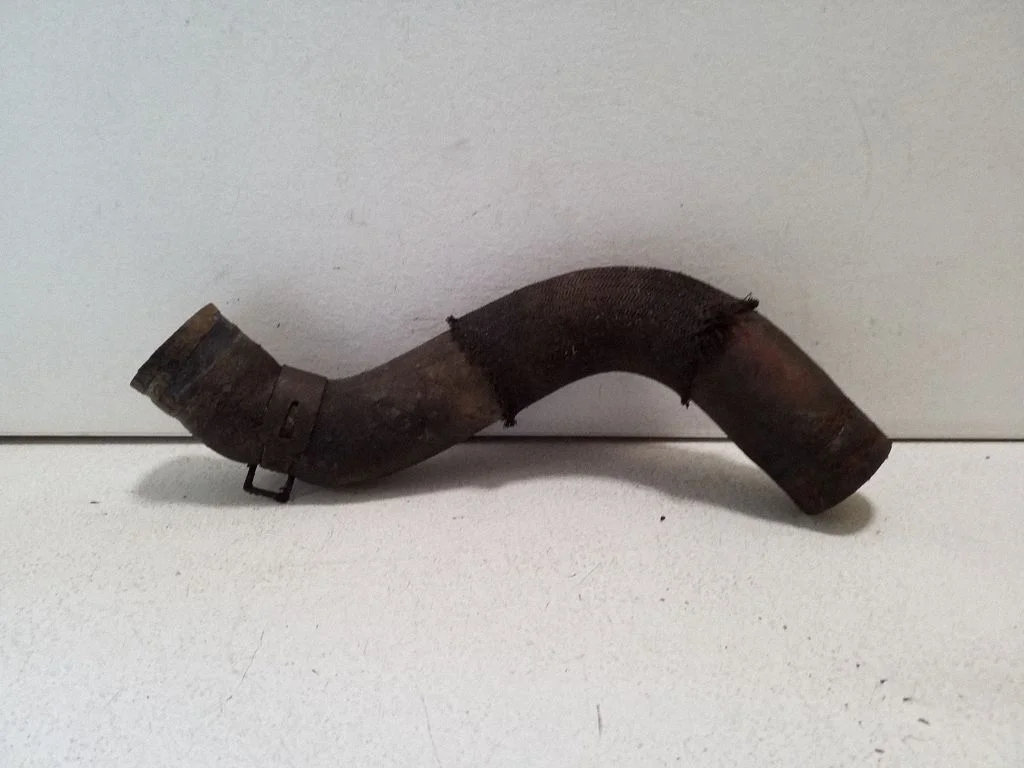 Engine coolant pipe/hose