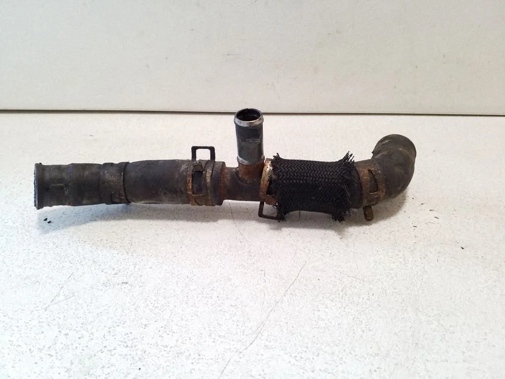 Engine coolant pipe/hose