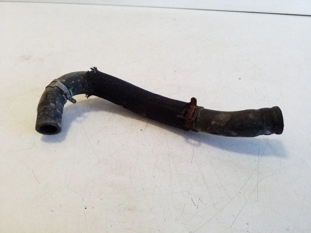 Engine coolant pipe/hose