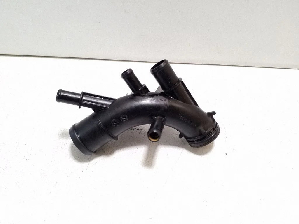 Engine coolant pipe/hose