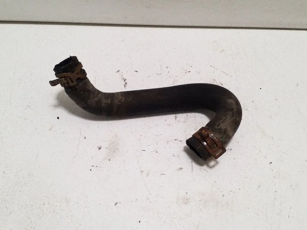 Engine coolant pipe/hose