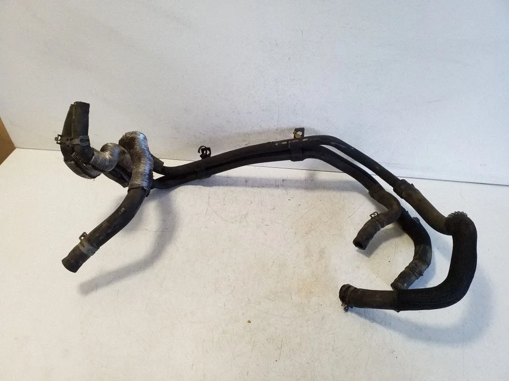 Engine coolant pipe/hose