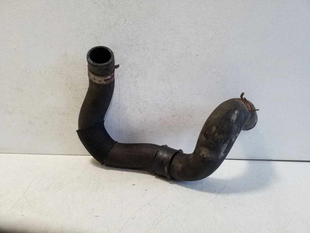 Engine coolant pipe/hose